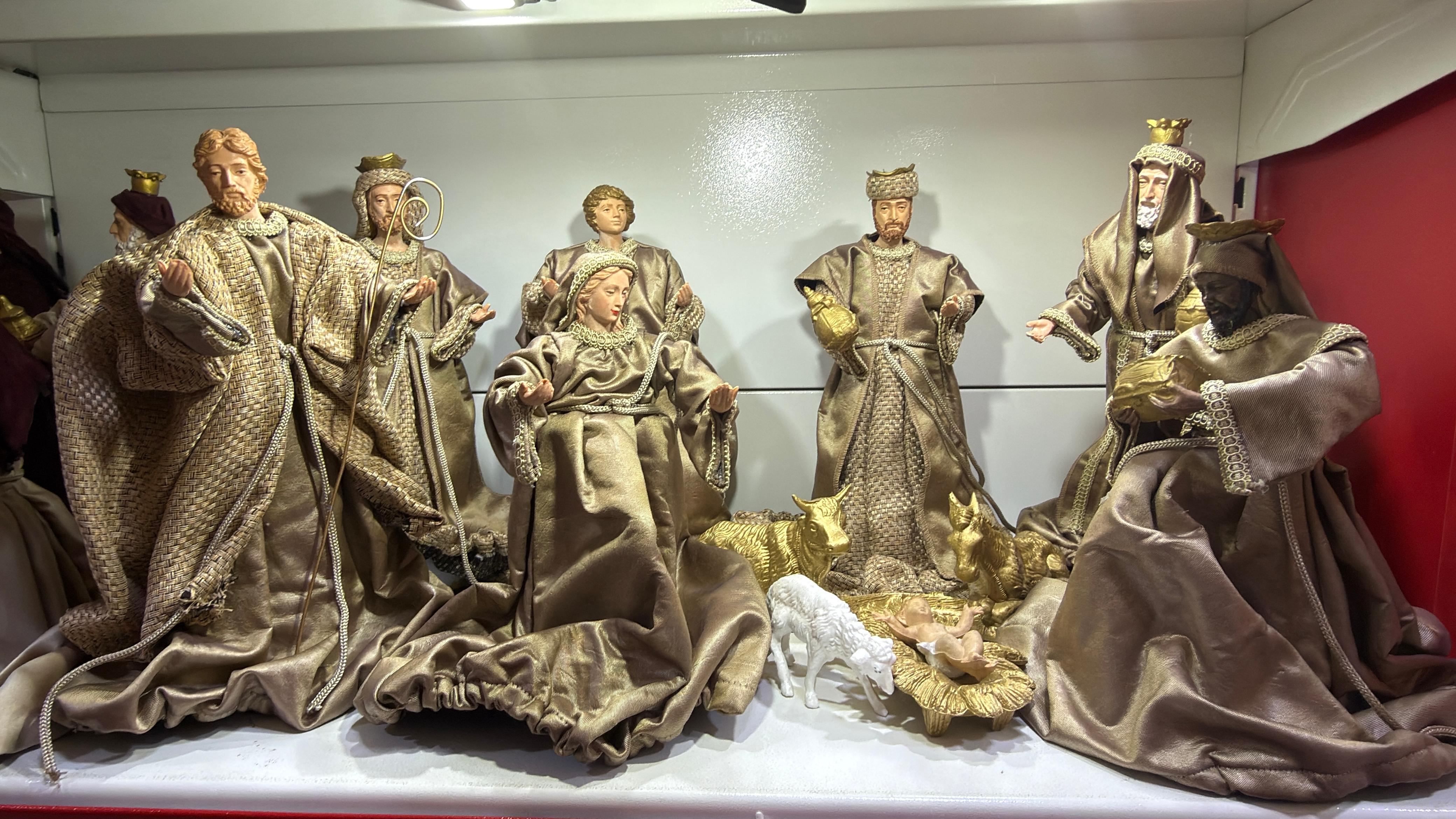 Gold Plastic Nativity Set 30cm – 10 Pieces