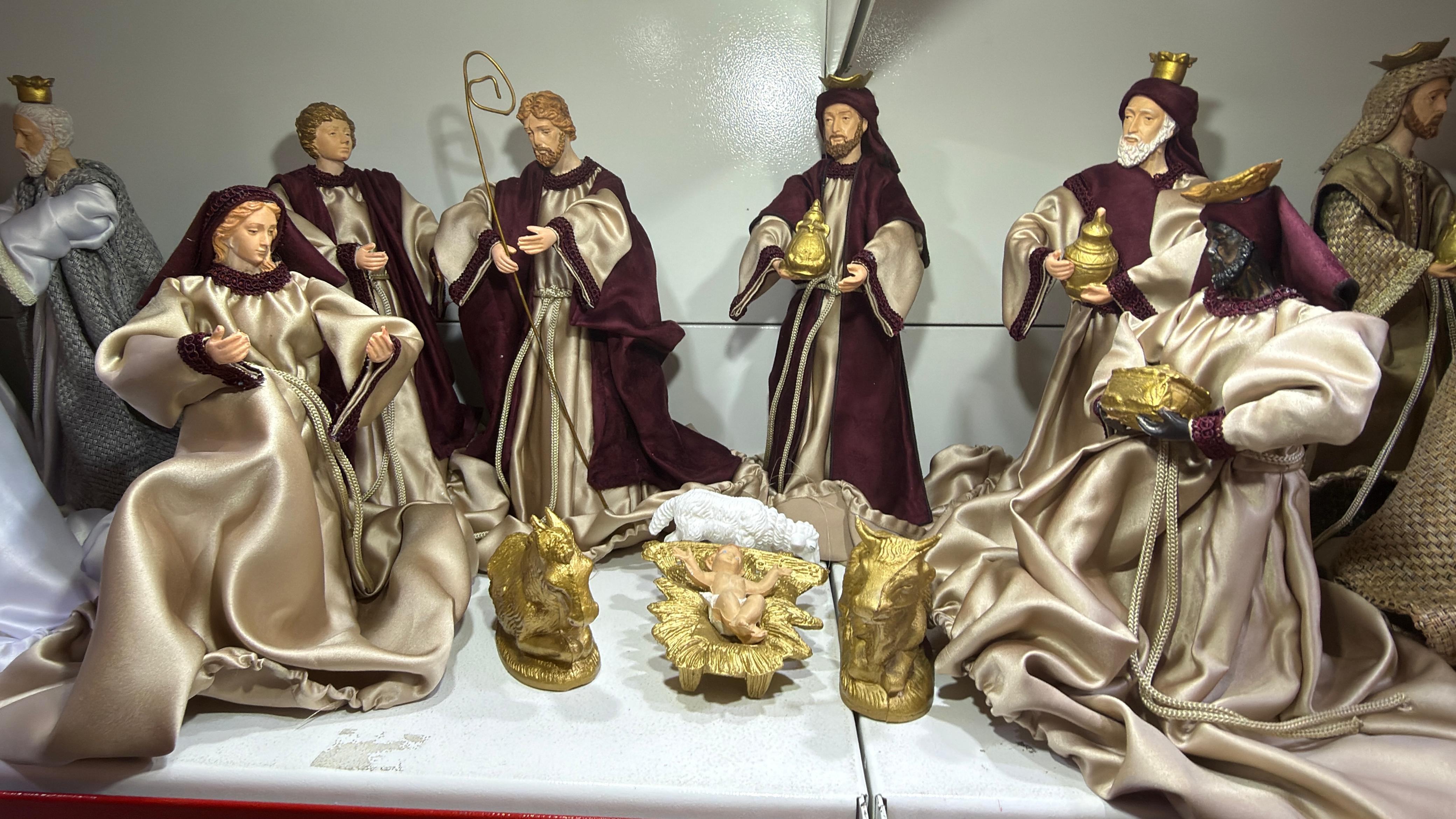 Red Plastic Nativity Set 30cm – 10 Pieces
