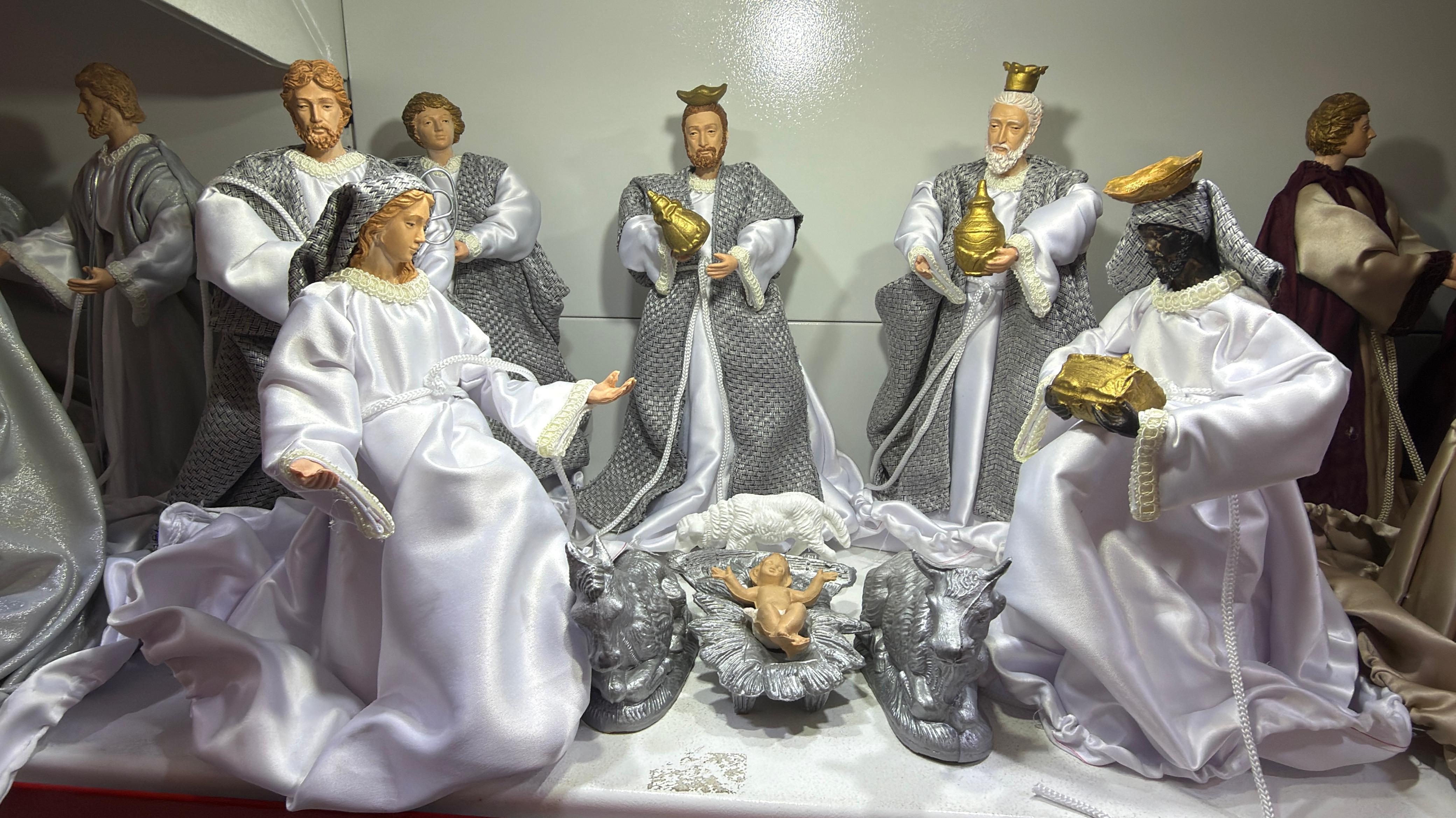 Silver Plastic Nativity Set 30cm – 10 Pieces
