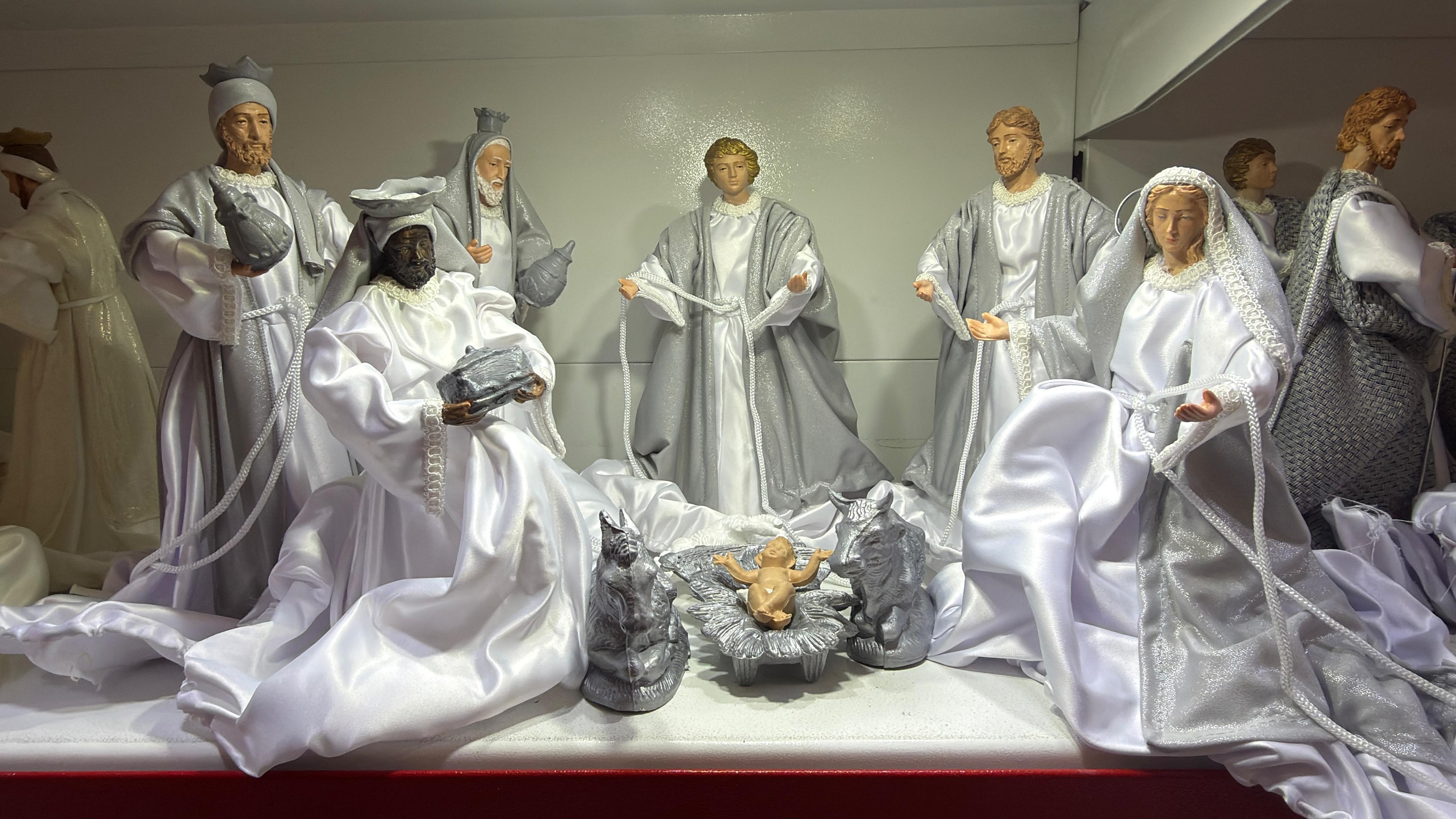 Silver & White Plastic Nativity Set 30cm – 10 Pieces