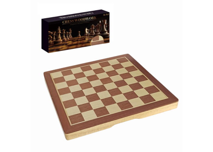 Wooden chess set with magnetic board