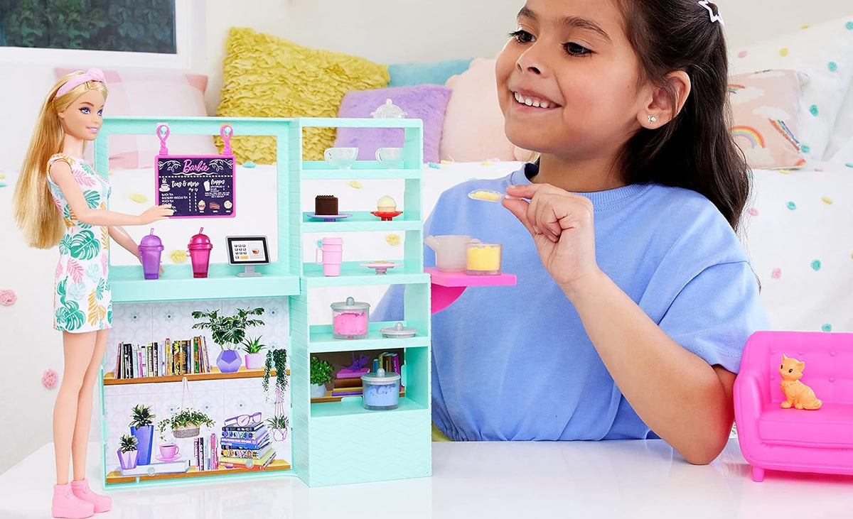 Barbie Cozy Café Playset HKT94 – Doll & 21 Accessories