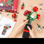Creative Red & White Rose Vase Flower Bouquet 818pcs